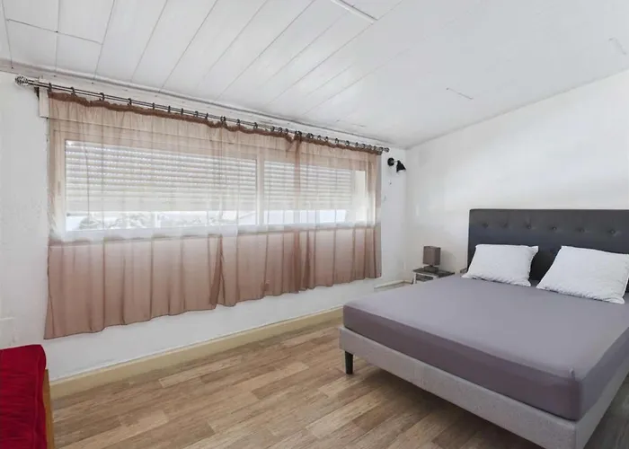 Villa confortable 3 pièces, 6 pers, terrasse et parking privé - FR-1-326-411