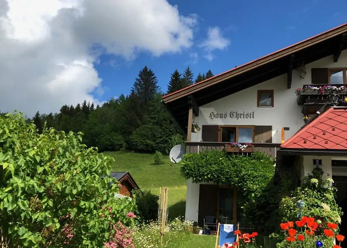 Haus Christl Reit im Winkl, Kostenloser Parkplatz, 5 Minuten zum Ortszentrum, ruhige Lage, Wlan