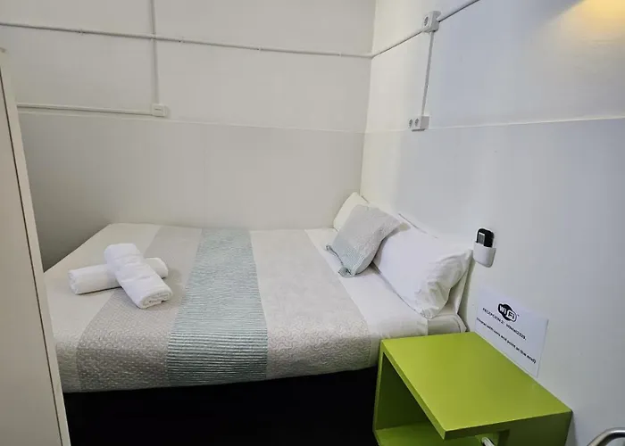 Hotel con vista: Central And Basic Universitat For Young Hostel