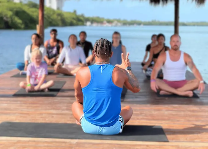 Hotel with pool: Gr Solaris Cancun