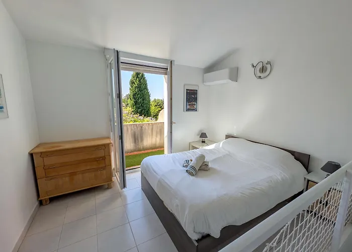 Ibis - Villa Avec Piscine, Jardin Et Parking