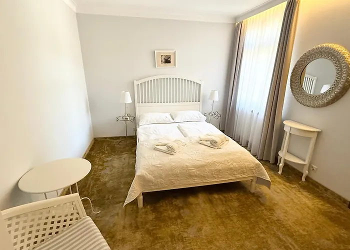 3-Sterne-Hotel: Willa 4 Pory Roku & Uznam