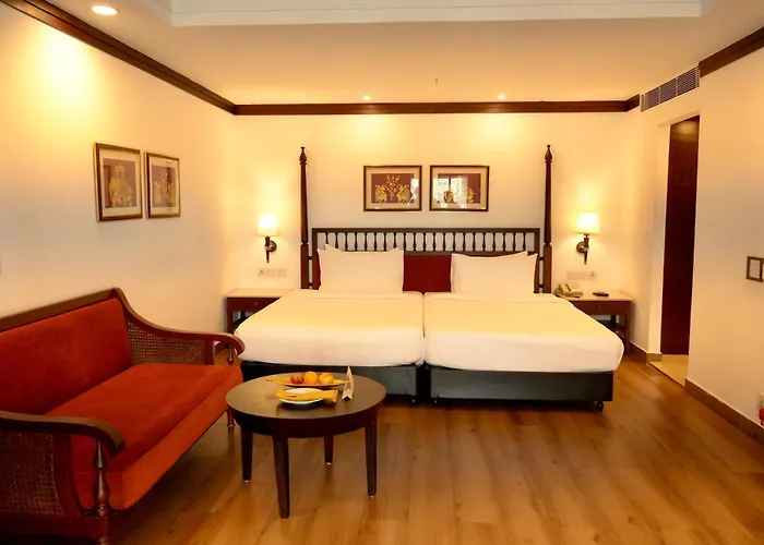 Romantic hotels Raviz Kadavu, Kozhikode