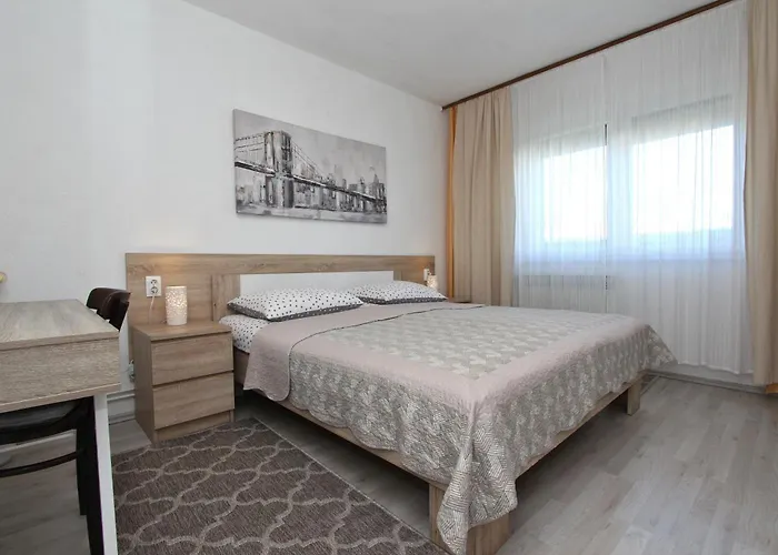Apartments And Room Eva