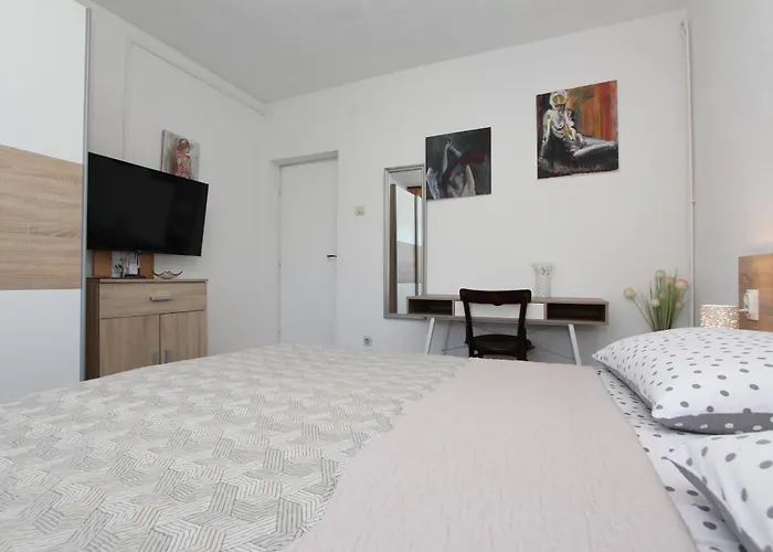 Apartments And Room Eva
