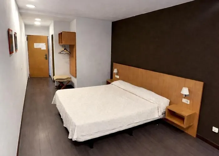  Hostal Mediterranea