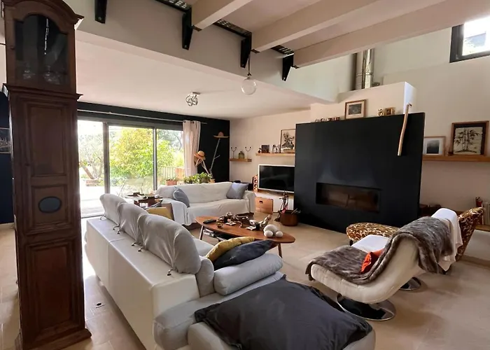 Maison d'architecte avec vue sur les Alpilles