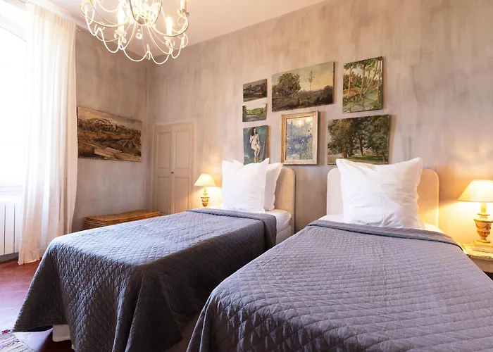 Luxurious Provencal Village House, Walk To Village Pool