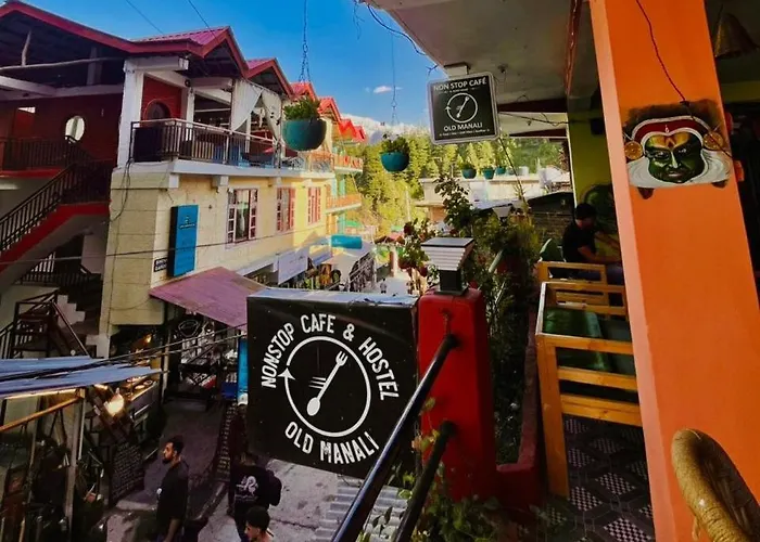 Non Stop Cafe Hostel & Stay