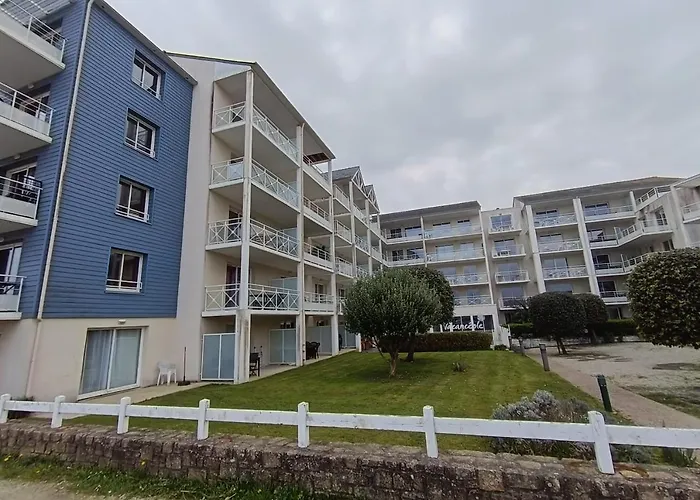 Superbe appartement avec piscine sauna et petite vue mer