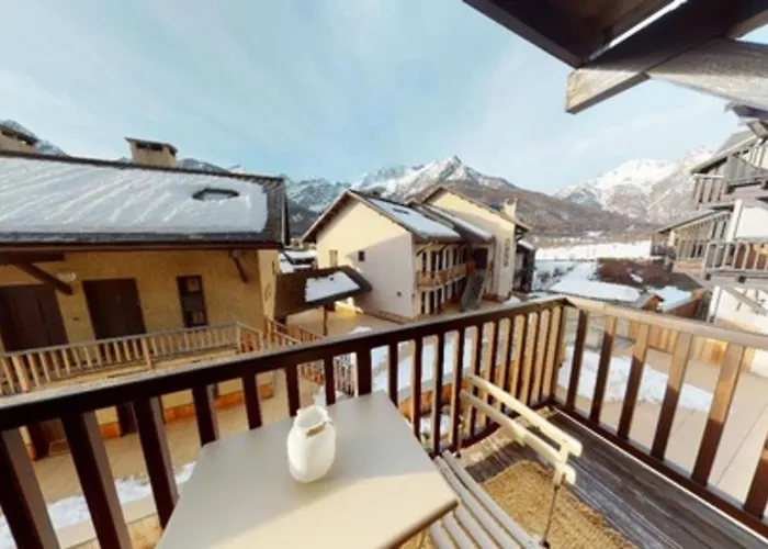 LUMINEUX 30 m avec BALCON- CENTRE VILLAGE