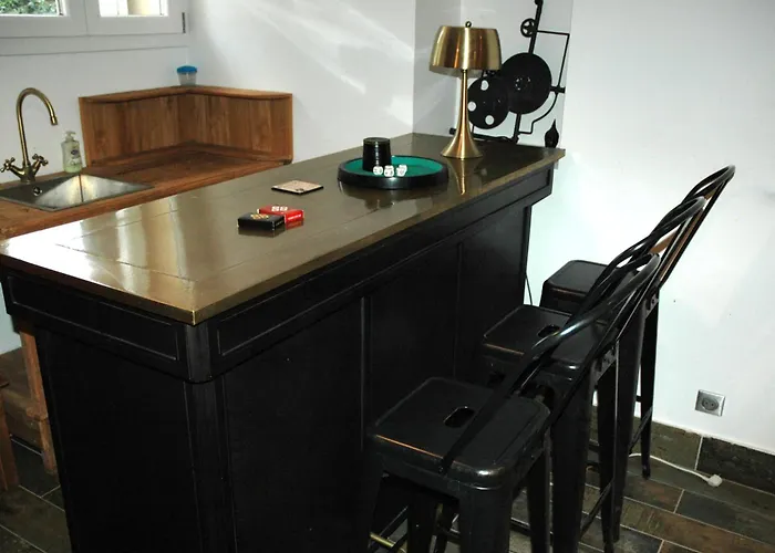 Superbe Maison 6 Ch, 4 Sdb, Terrasses Et Billard