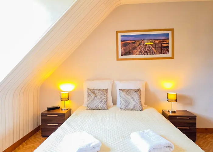 Spacieuse maison typique pour 10 personnes Vue mer plage à 10 minutes à pied- idéale pour des vacances ou un weekend en famille ou entre amis
