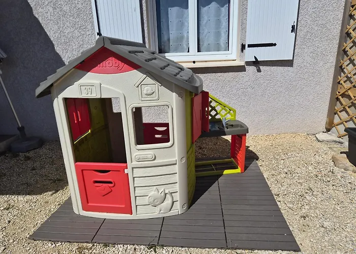 En Ardèche, gîte L'Odalys climatisé avec sa piscine privée et chauffée