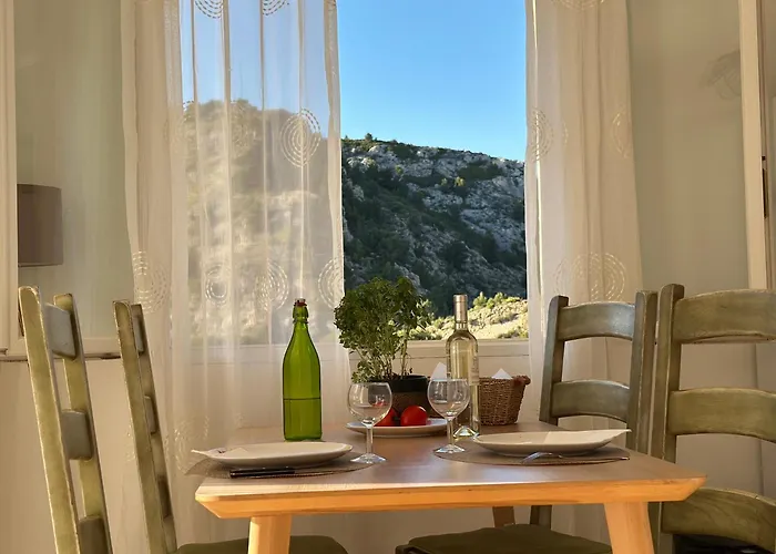 La Casa Calanquaise - Mer à 250m accessible à pied - T2 Spacieux indépendant - Terrasse Ombragée