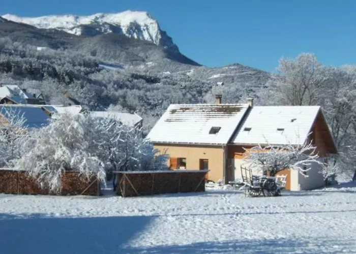 Vue sur embrun lac de serre-ponçon