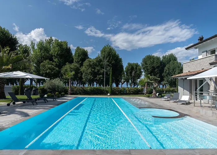Villa Sirmione Front Lake