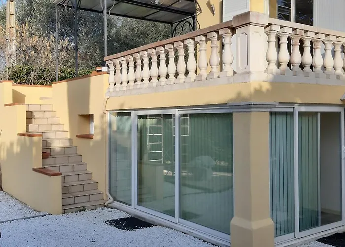 Meublé 2P 40 m2 dans villa avec piscine à Vallauris, 4 km de la mer