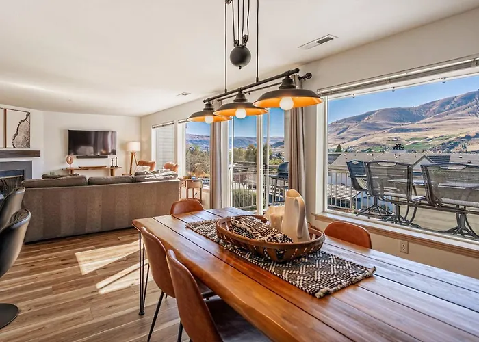 Cozy Condo In Chelan With Balcony & Views