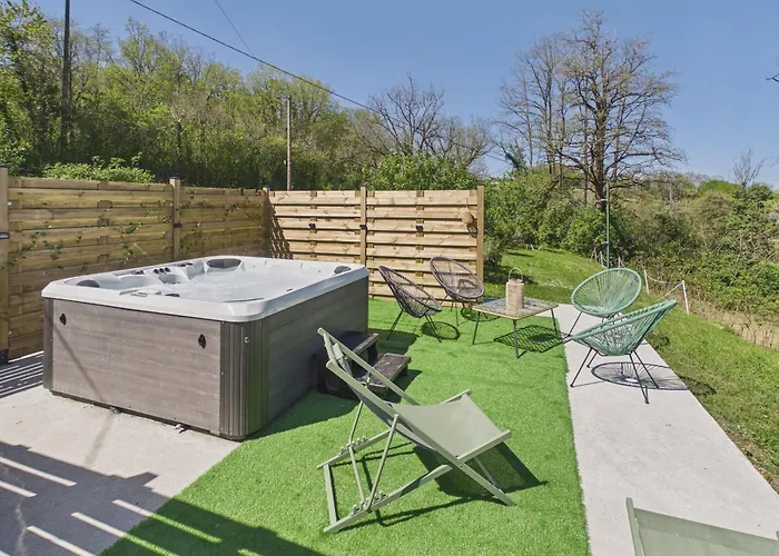 Grand jardin, terrasse et jacuzzi - maison pour 7