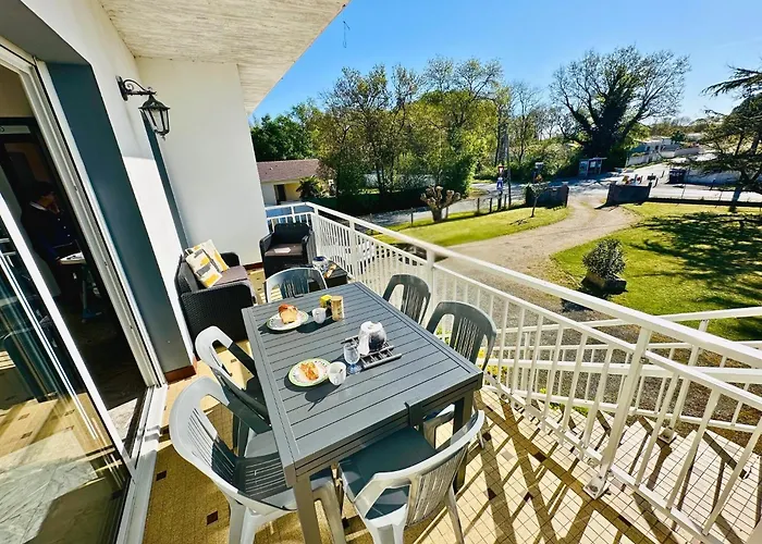 Soleil Levant - Grand appartement familial climatisé, terrasse&BBQ