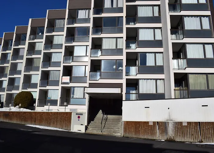 Appartement au Cœur de Super Besse avec Balcon et Parking - FR-1-814-98