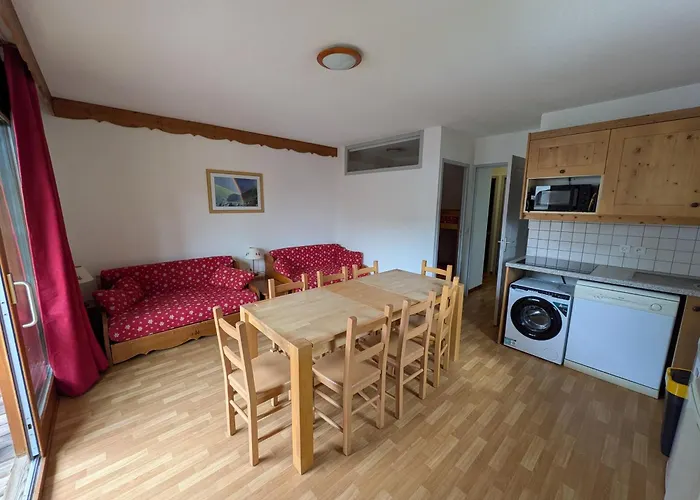 Appartement 4 pièces pour 6-8 personnes, 3 chambres, 2 canapés-lit double dans le salon, au pied des pistes et piscine l'été, wifi fibre