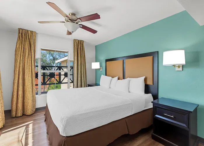 Hotel with Tennis: Mainstay Suites Las Vegas Flamingo