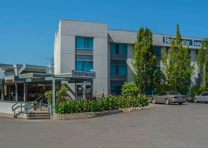 Family Friendly Hotels Rodeway Fallsview