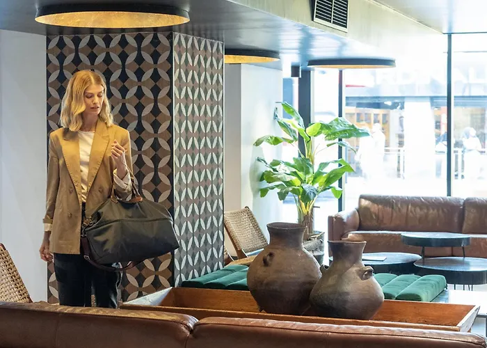 In Luxury hotels Almacruz Y Centro De Convenciones