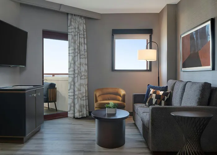 Family Hotel: Renaissance Tulsa Hotel & Convention Center