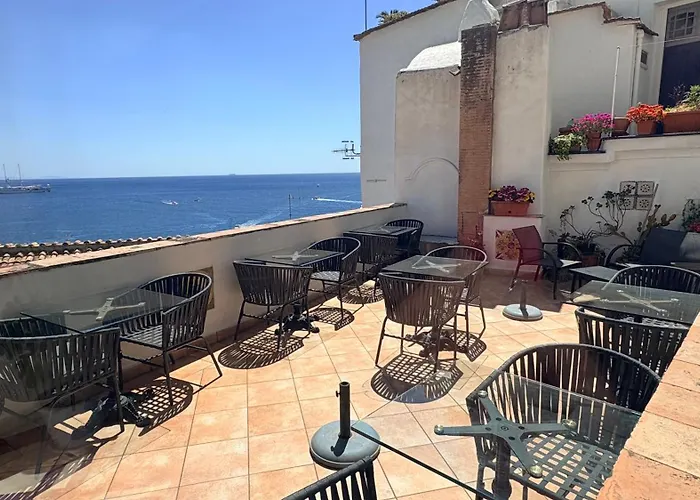 Hotels with tennis Croce Di Amalfi