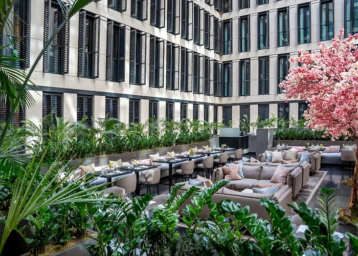 Pet Friendly hotel: Grosvenor House Suites