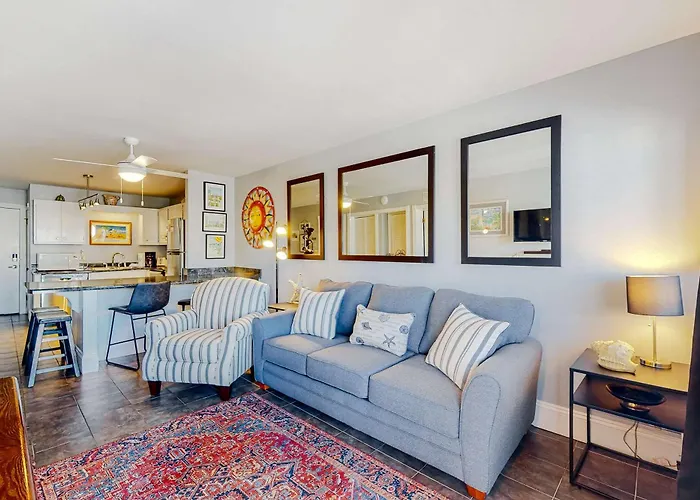 Hotel near College: Plantation East #1110