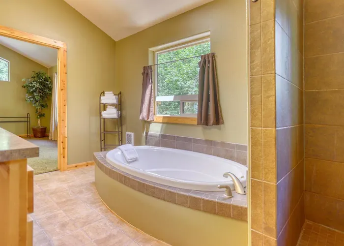 Salmon River Chalet - Meredith Lodging