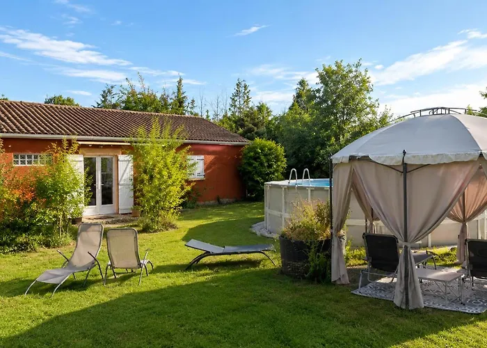 Maison Datcha Gîte avec jardin et piscine privée