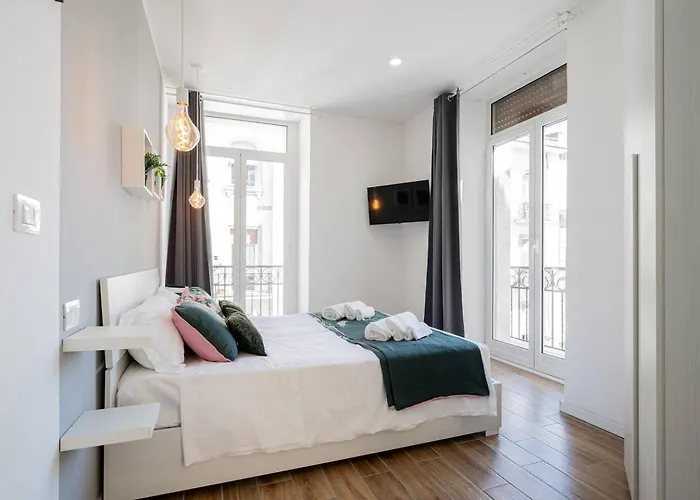 Central House - Apartments In