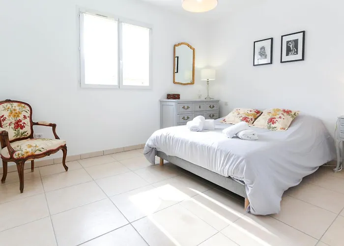 New ! Villa With Parking Collective Pools Garden And Ac - Benakey