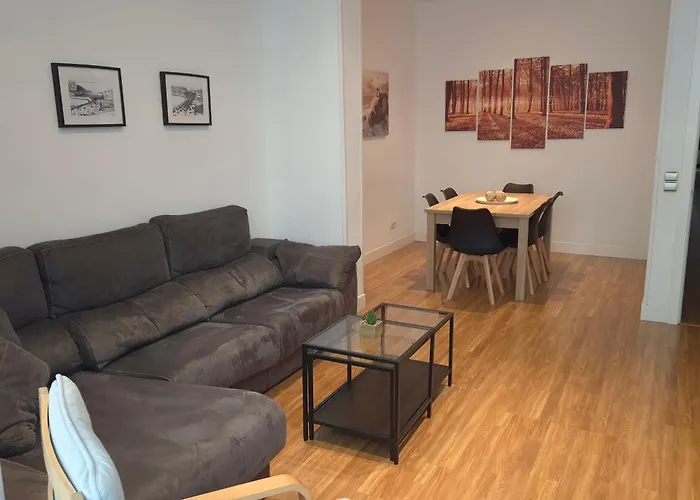 Hotel cerca del colegio: Urbieta Centro