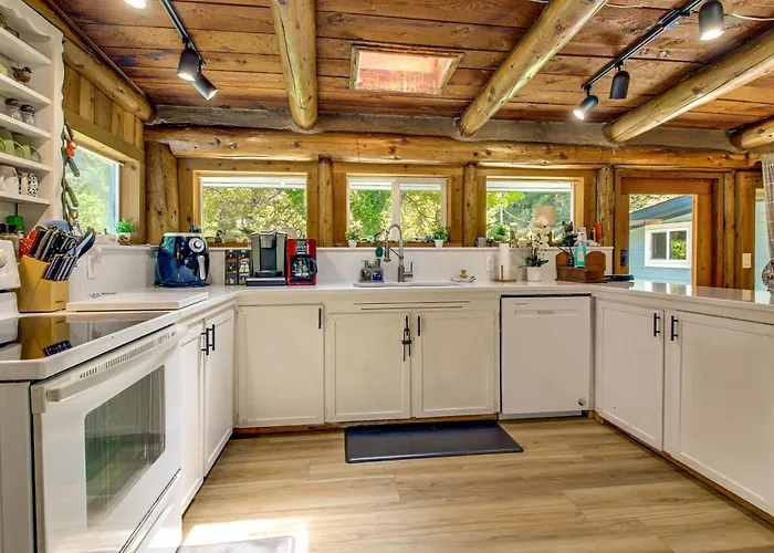 Hike To The Coast! Log Cabin On 5 Acres In Bandon