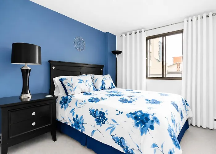 Entire Downtown Condo Steps To Bmo & Stampede With Parking, 1,5 Hrs To Banff