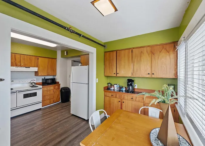 #Stayinmydistrict Historic Apartment Near Downtown