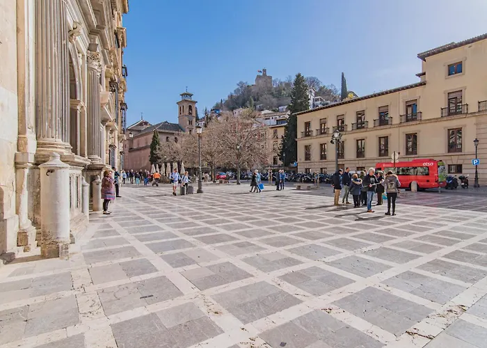 Apartamentos Caballerizas Granada con parking gratuito en pleno centro