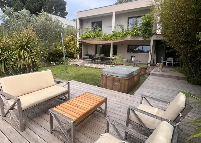 Maison d'architecte avec vue sur les Alpilles