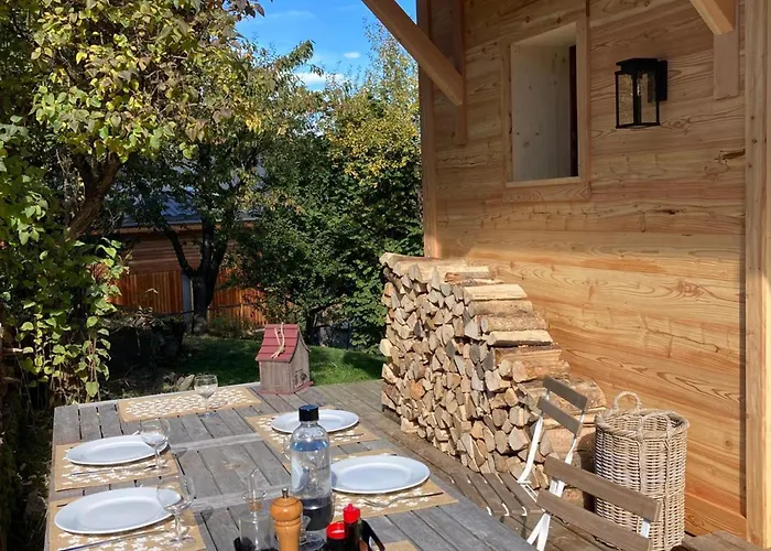 Chalet rénové et calme avec cheminée et parking couvert - FR-1-688-17