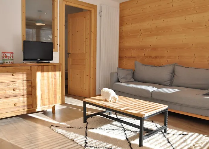 Appartement avec terrasse et parking privatif - FR-1-692-3
