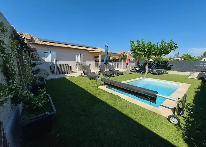 En Ardèche, gîte L'Odyssée climatisé avec sa piscine privée et chauffée