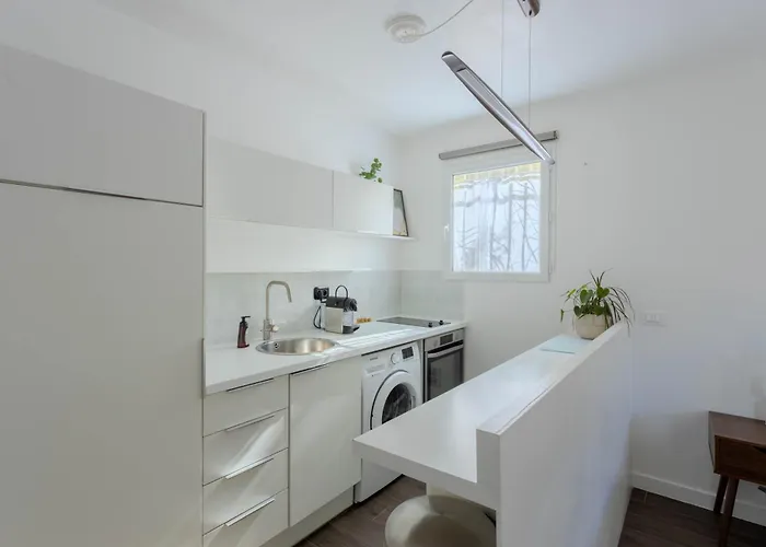 Studio lumineux avec jardin privé et parking
