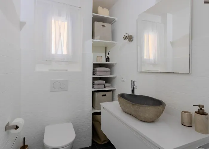 Studio lumineux avec jardin privé et parking
