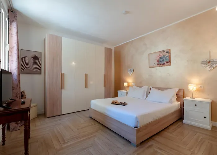 Gold Apartment